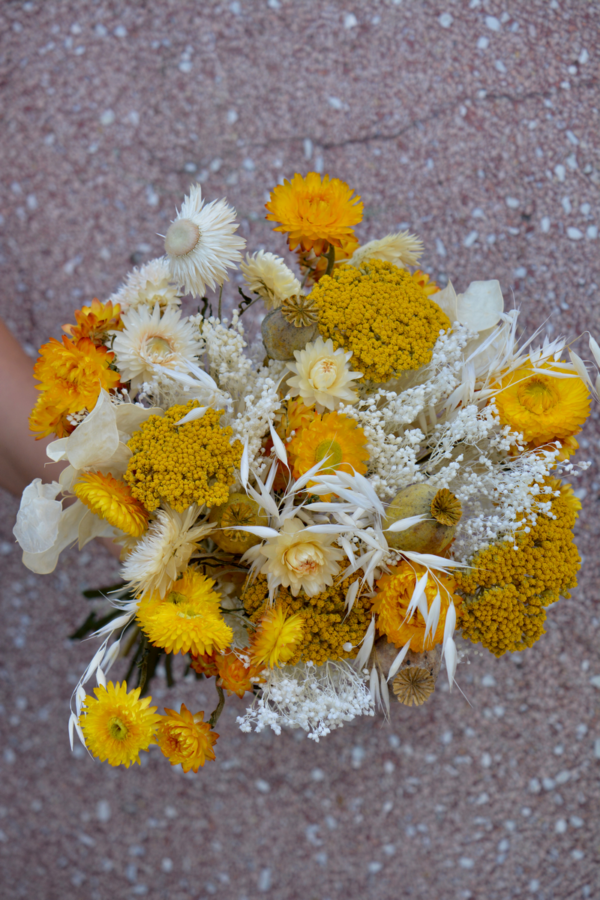 Bouquet de fleurs séchées jaune et blanc